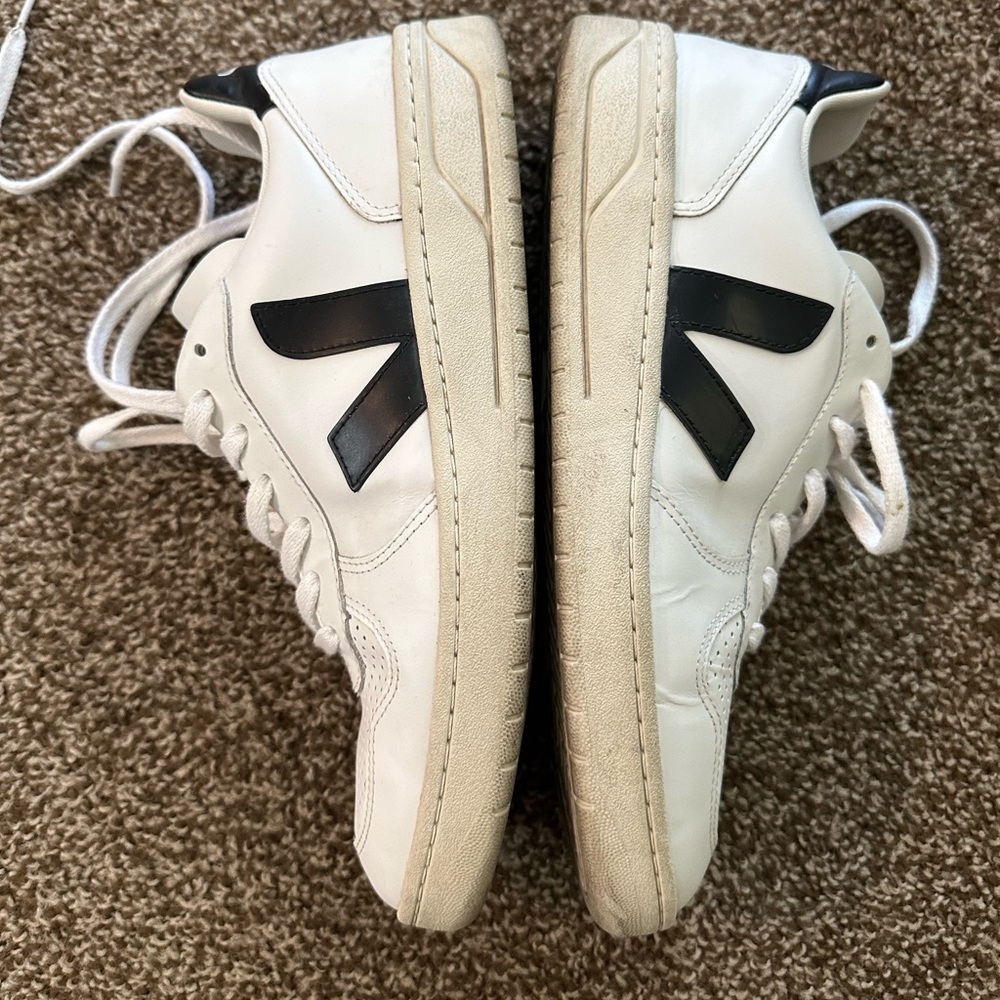 Veja v10 sneaker